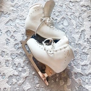 Edea Concerto Figure Skates (245) with Coronation Ace blades (9.25) - Ice skates